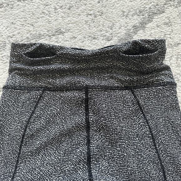 Lululemon Run It Out Luxtreme Leggings Ripple Jacquard Black White Size 4 - Picture 12 of 12